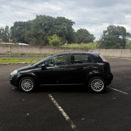 FIAT PUNTO 1.6 ESSENCE 16V FLEX 4P MANUAL FIAT PUNTO 1.6 ESSENCE 16V FLEX 4P MANUAL
